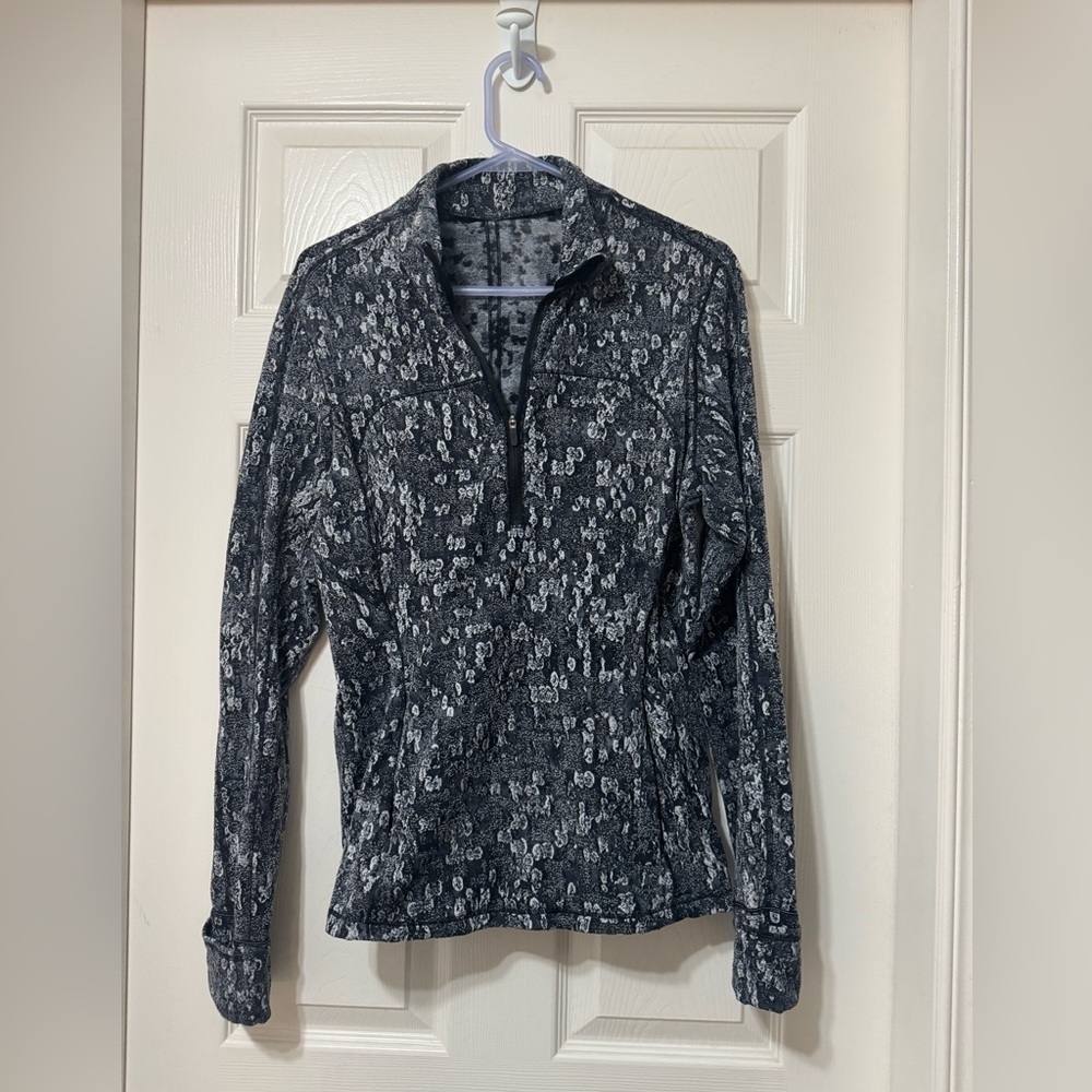 Lululemon run brisky 1/2 zip size 12 VVVGUC